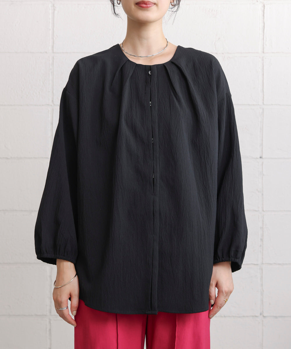 タックデザインブラウス