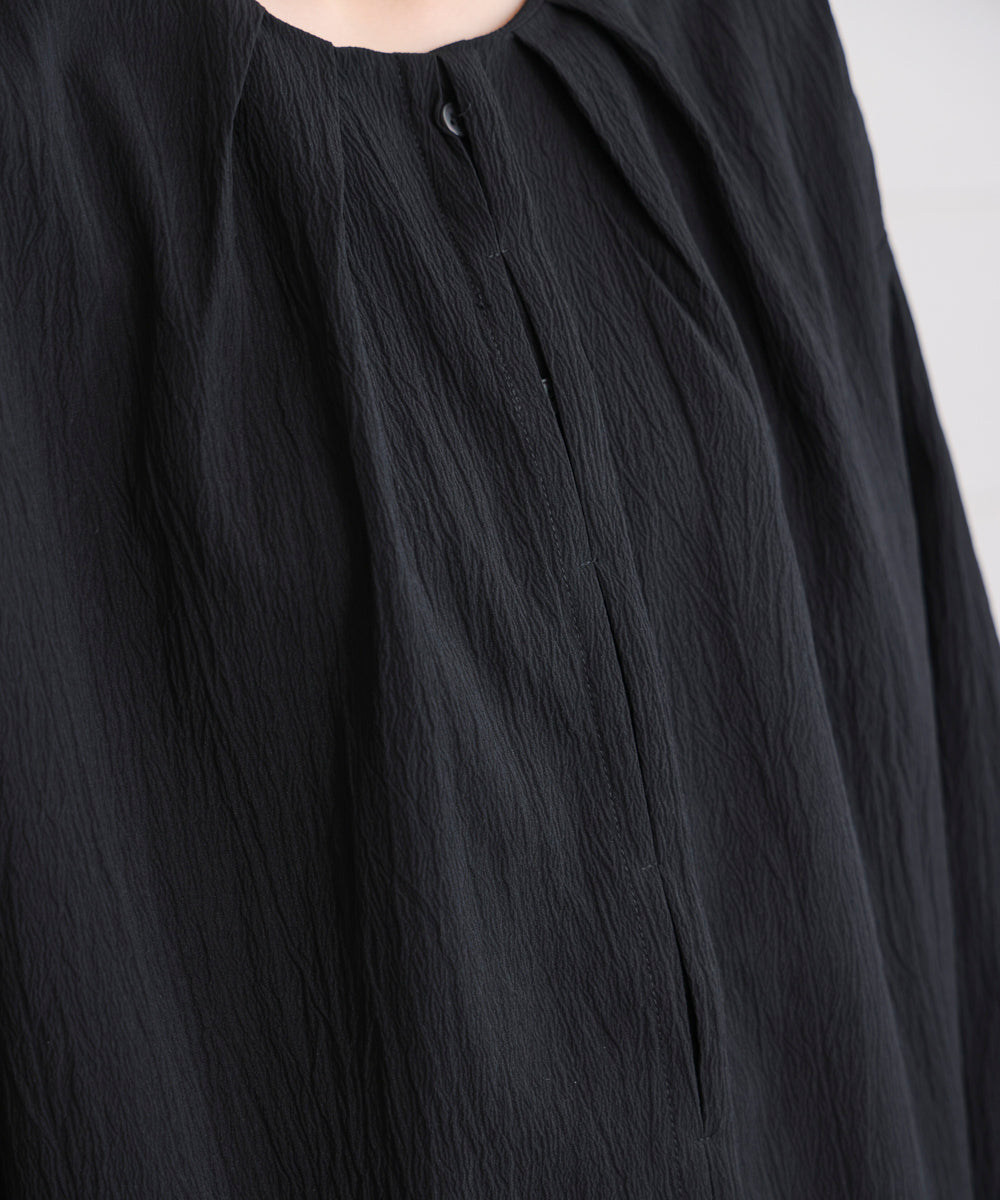 タックデザインブラウス