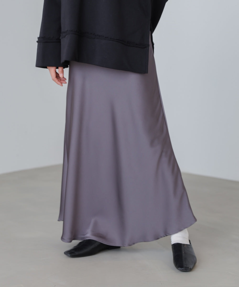 サテンナロースカート