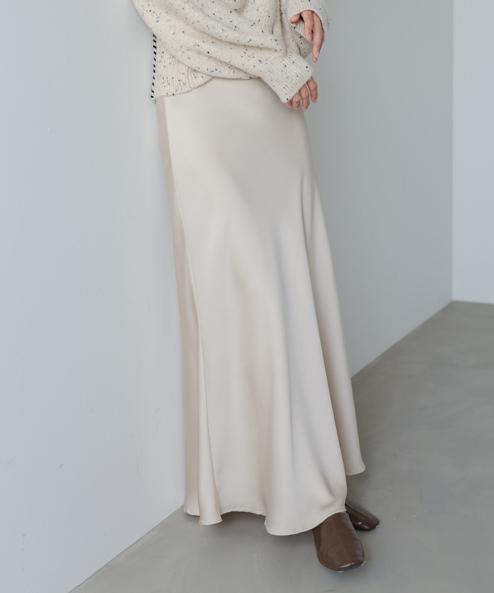 サテンナロースカート