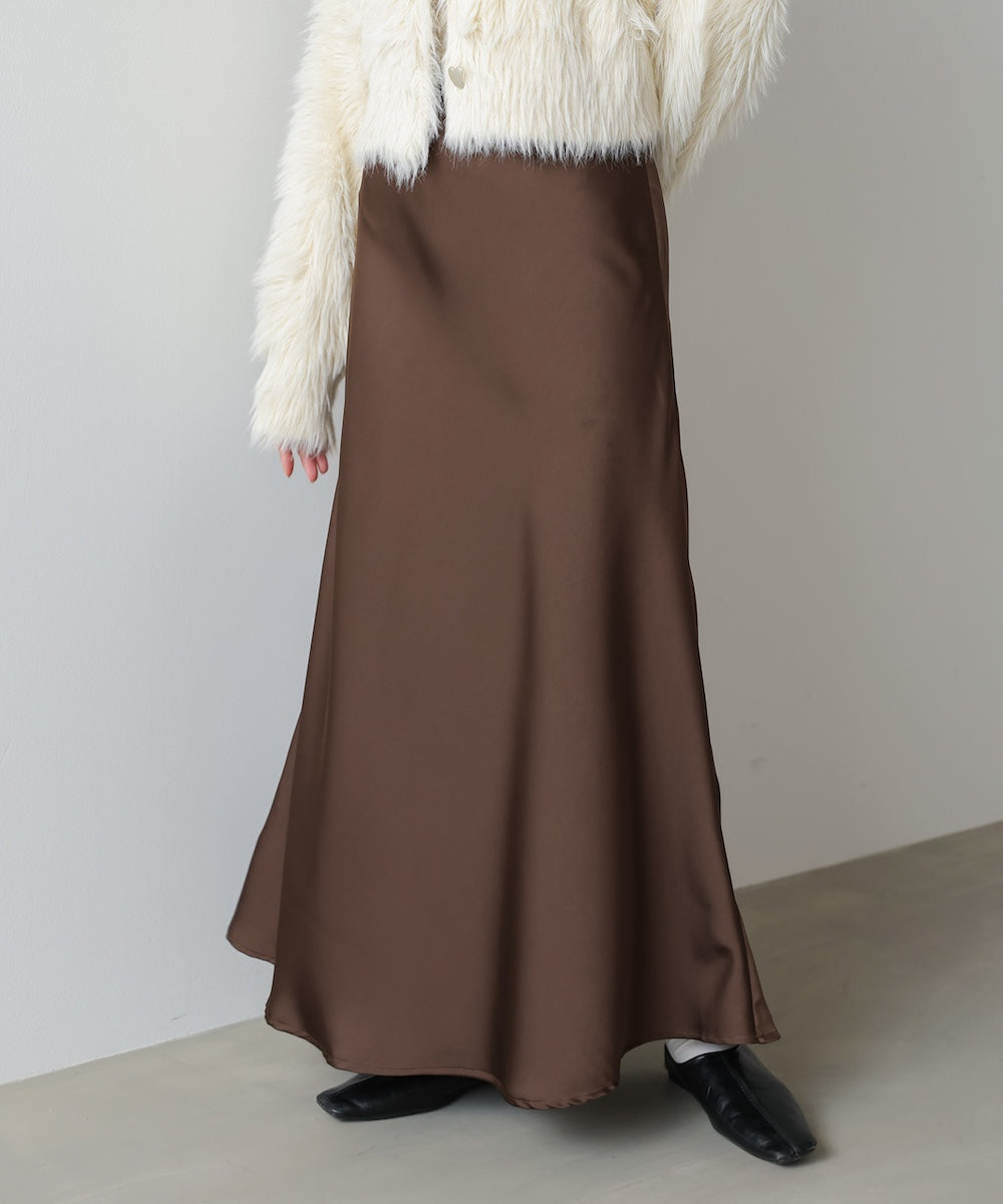 サテンナロースカート