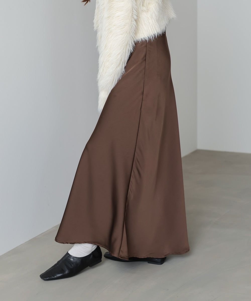 サテンナロースカート