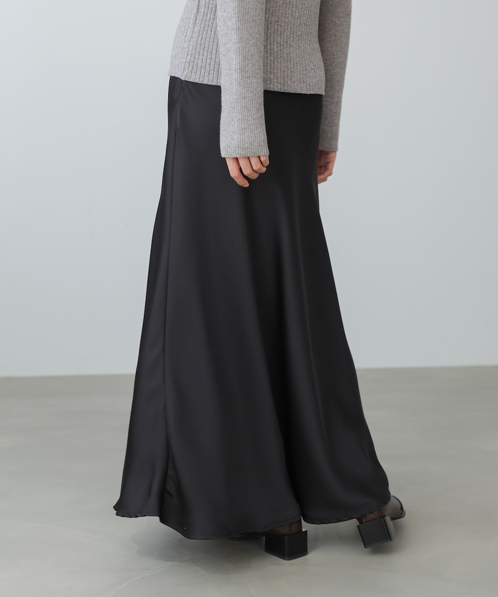 サテンナロースカート