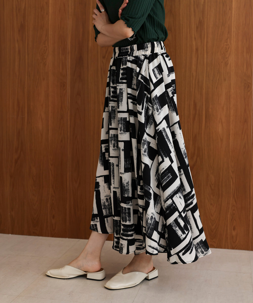 モノトーン柄パンツ