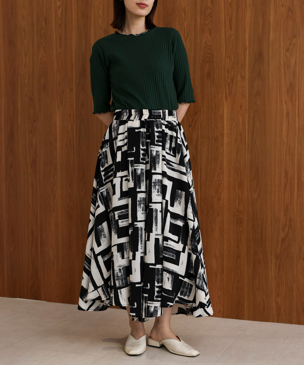 モノトーン柄パンツ