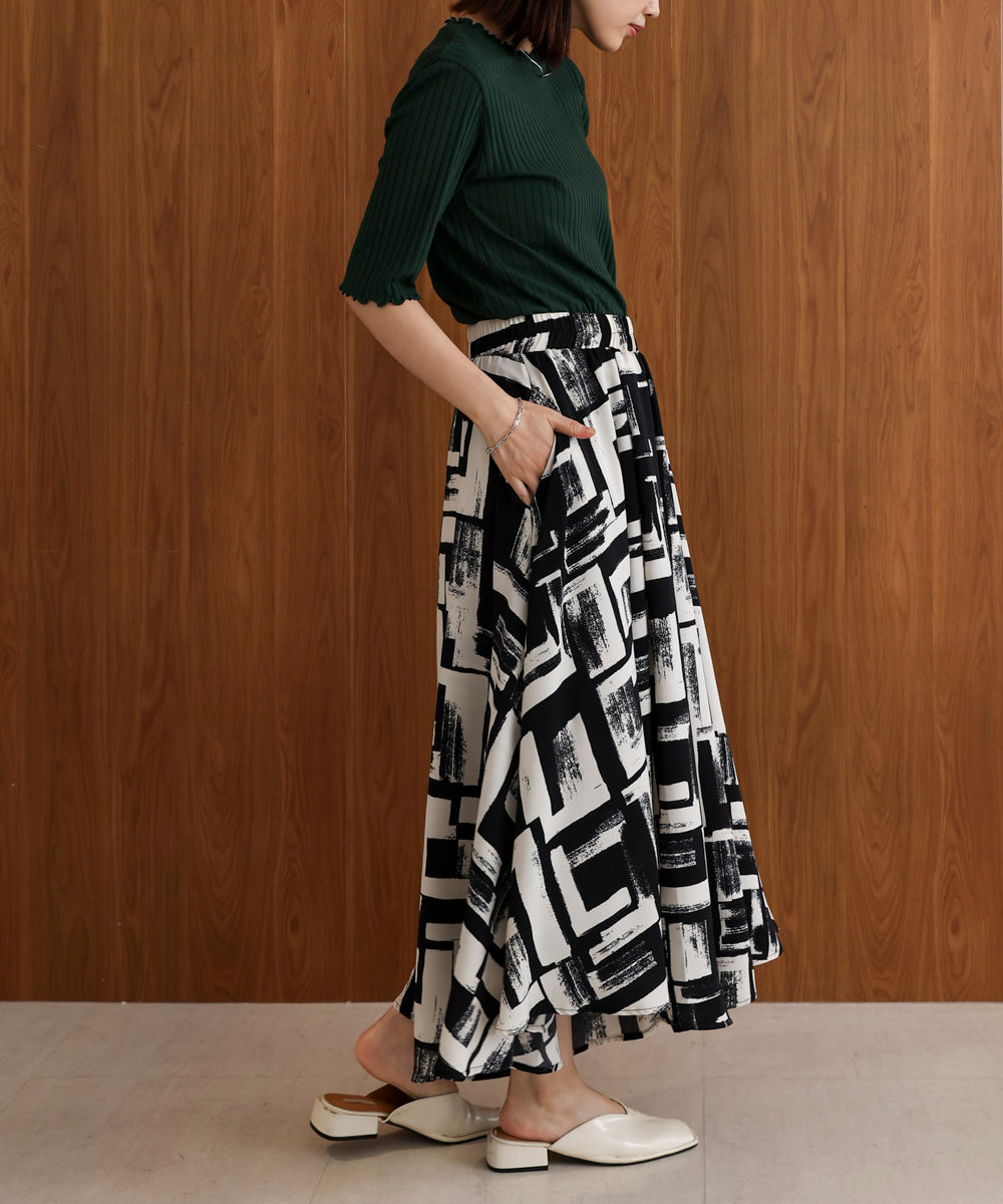 モノトーン柄パンツ