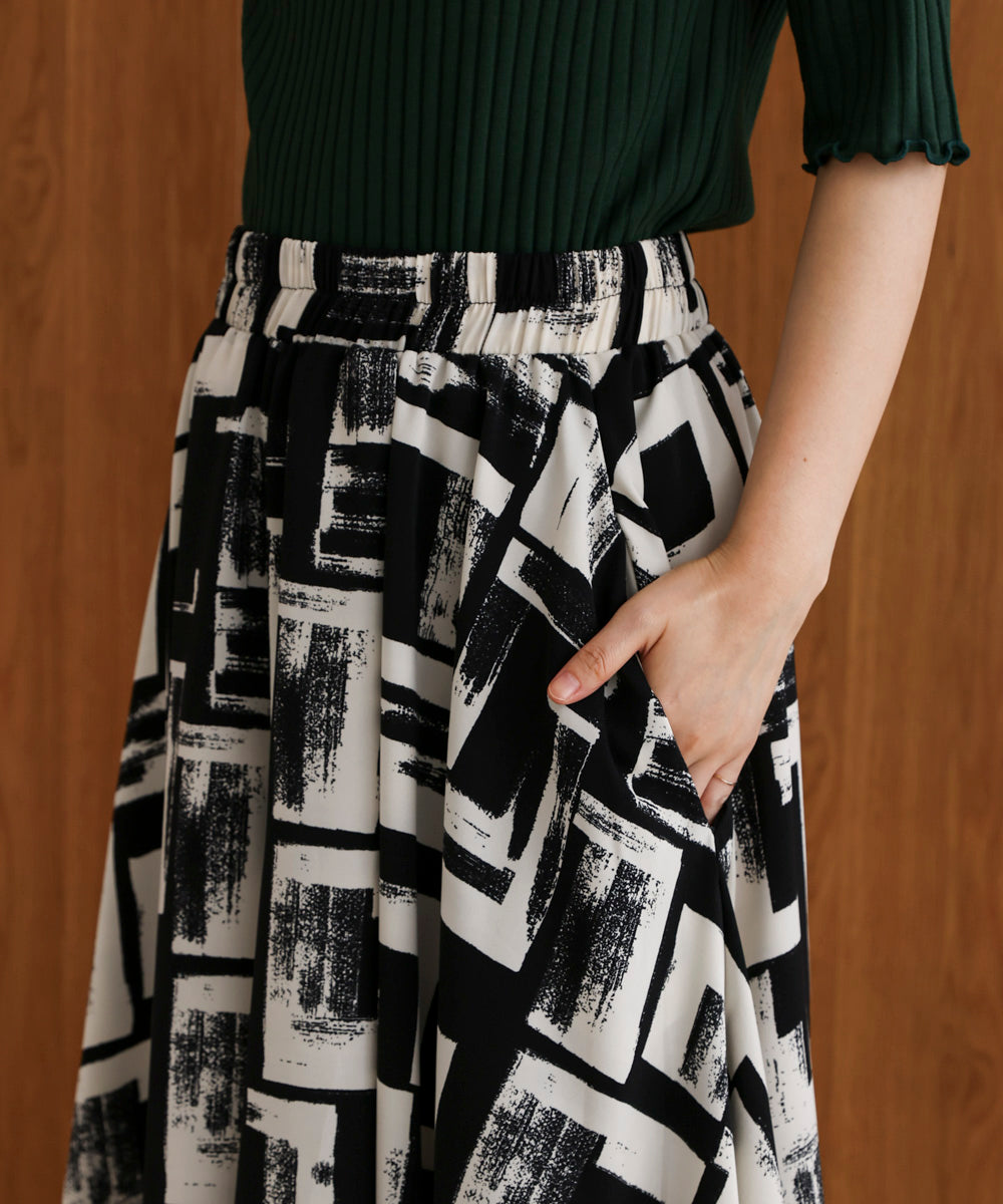 モノトーン柄パンツ