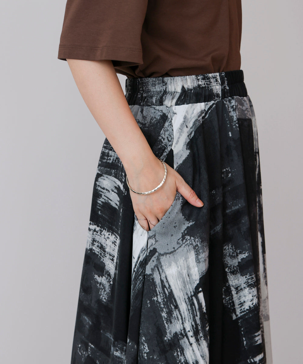 モノトーン柄パンツ