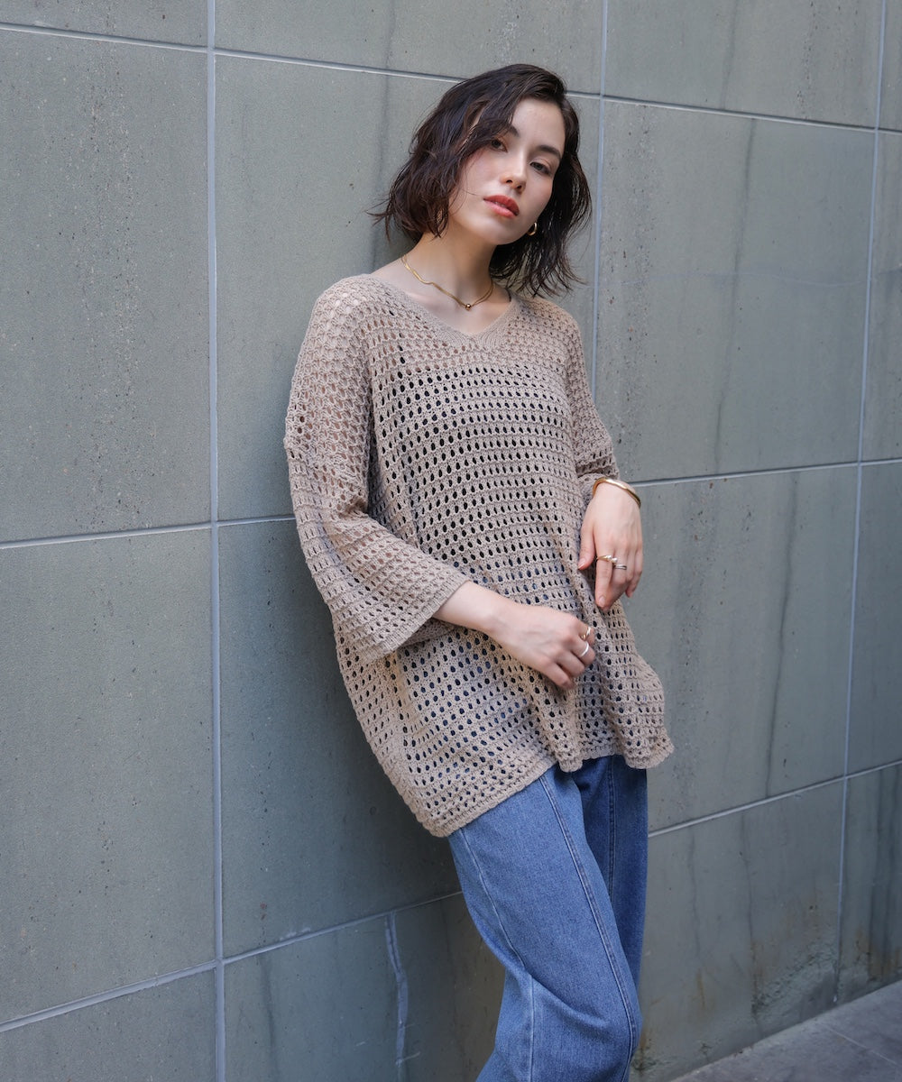 Vネックメッシュニット