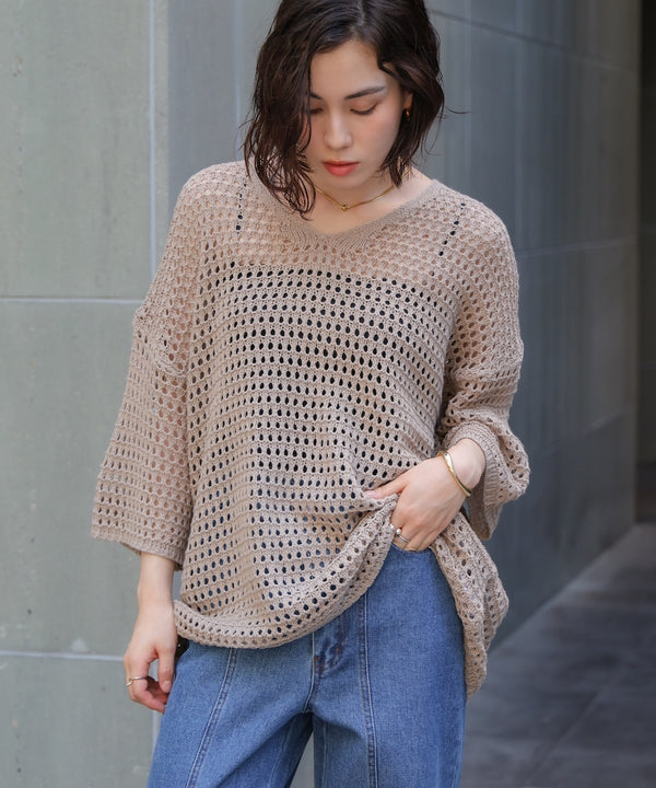 Vネックメッシュニット