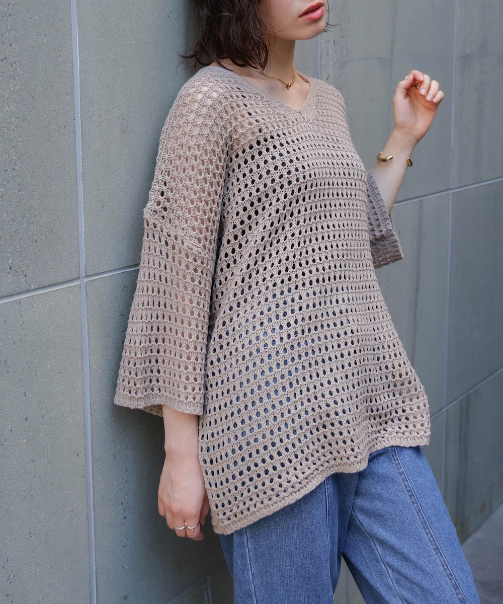 Vネックメッシュニット