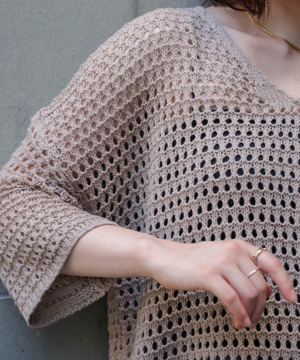 Vネックメッシュニット