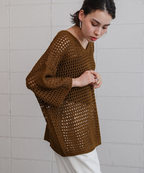 Vネックメッシュニット