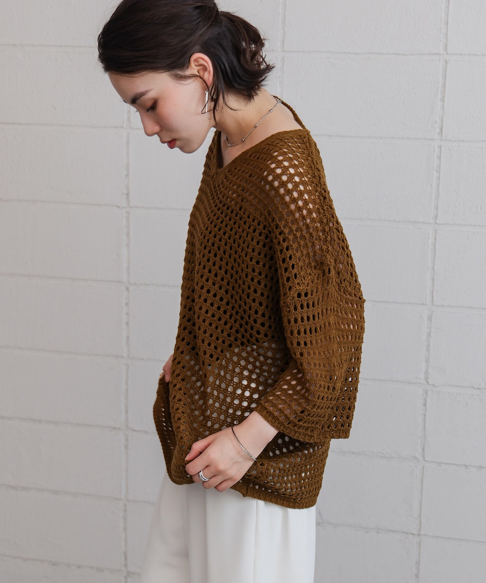 Vネックメッシュニット