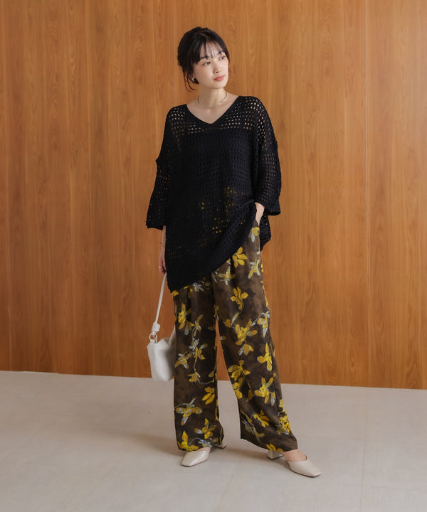 Vネックメッシュニット