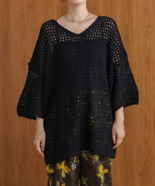 Vネックメッシュニット