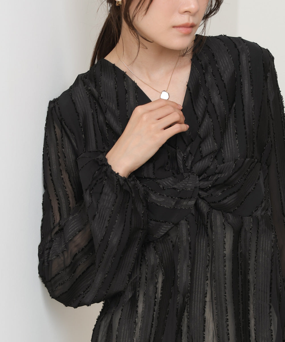 フロントねじりシャギーブラウス