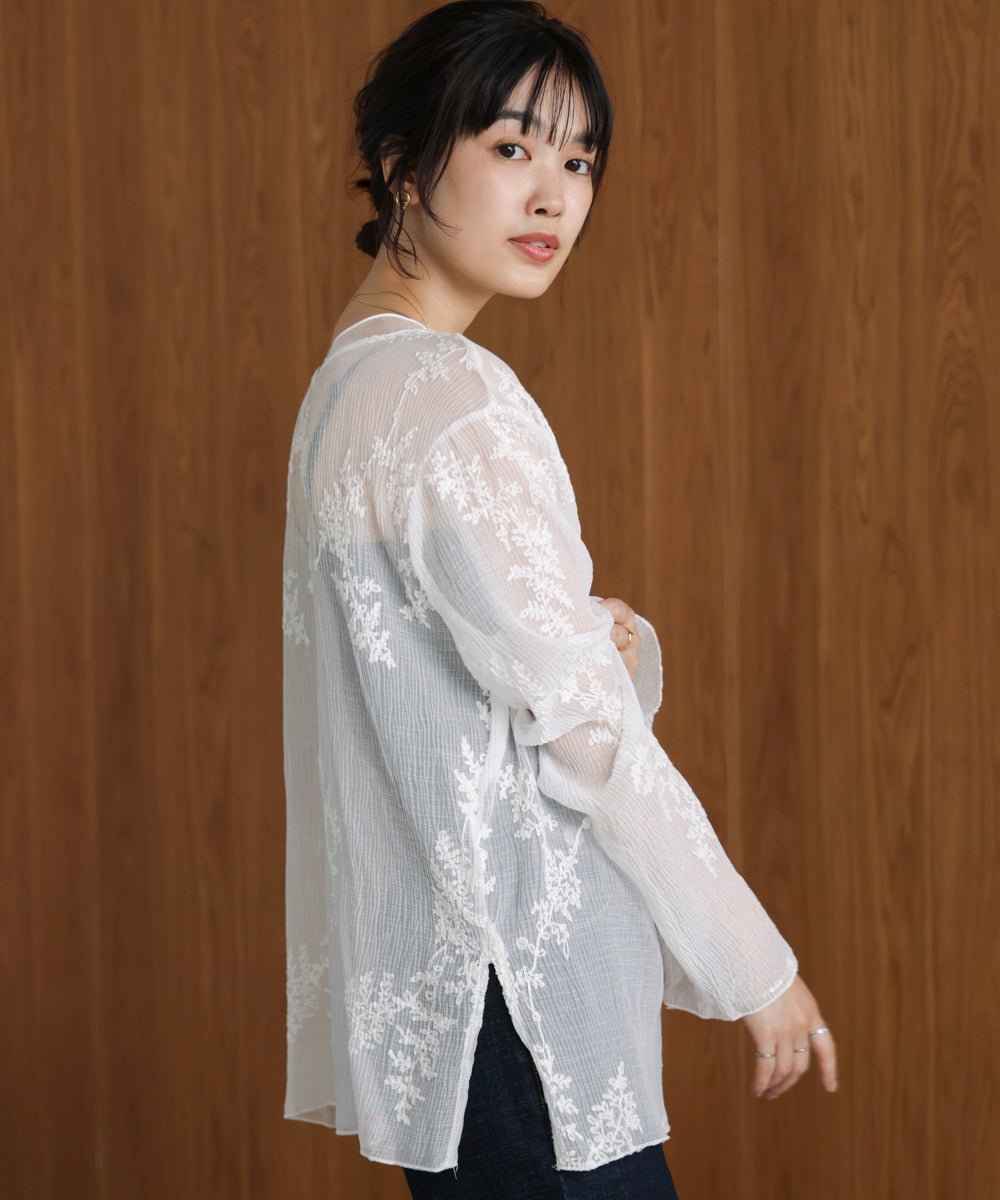 刺しゅうプルオーバー