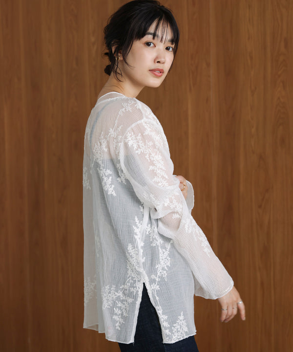 刺しゅうプルオーバー