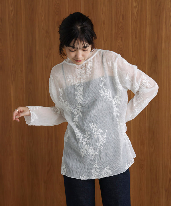 刺しゅうプルオーバー