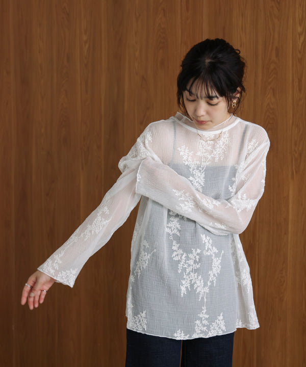 刺しゅうプルオーバー