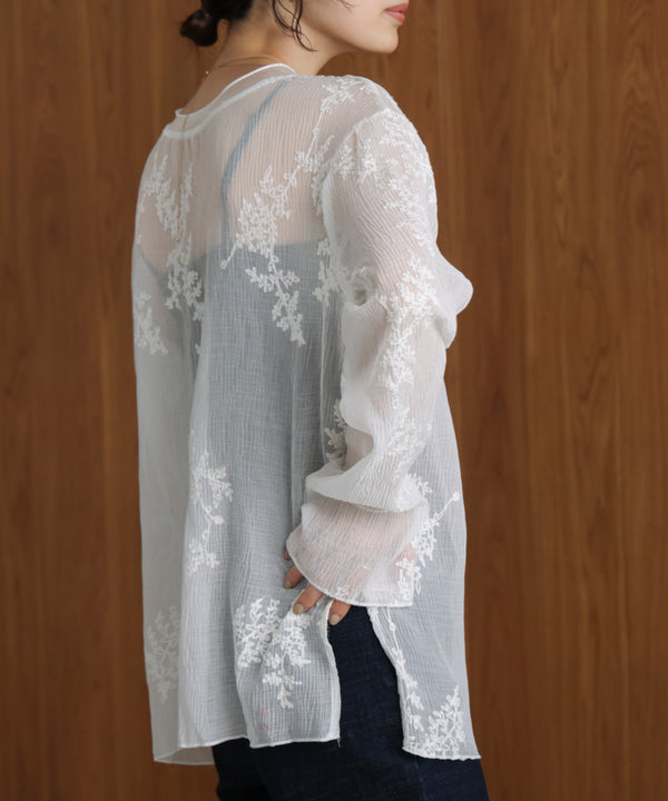 刺しゅうプルオーバー