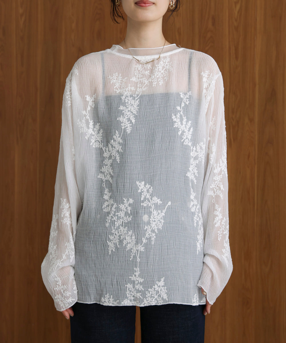 刺しゅうプルオーバー