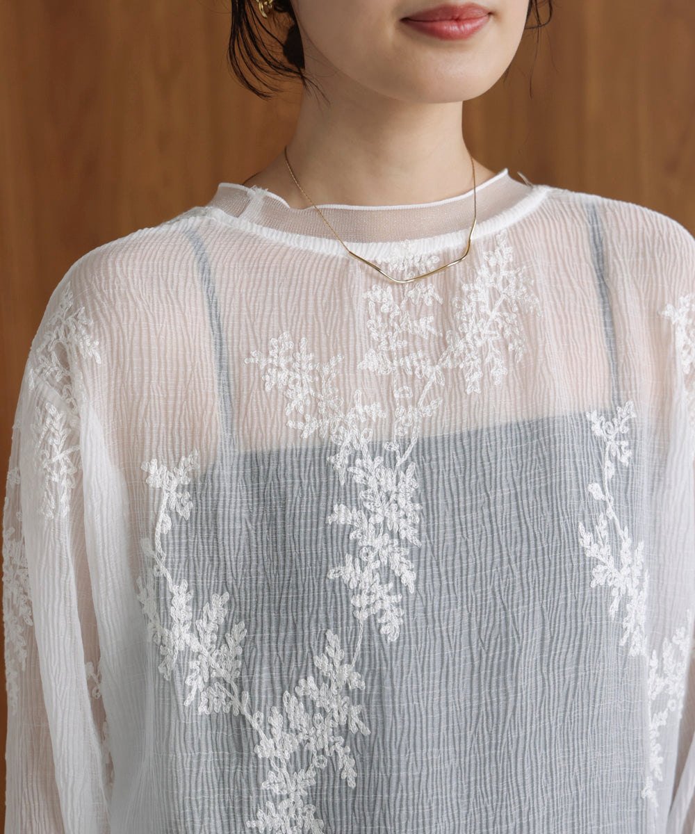 刺しゅうプルオーバー