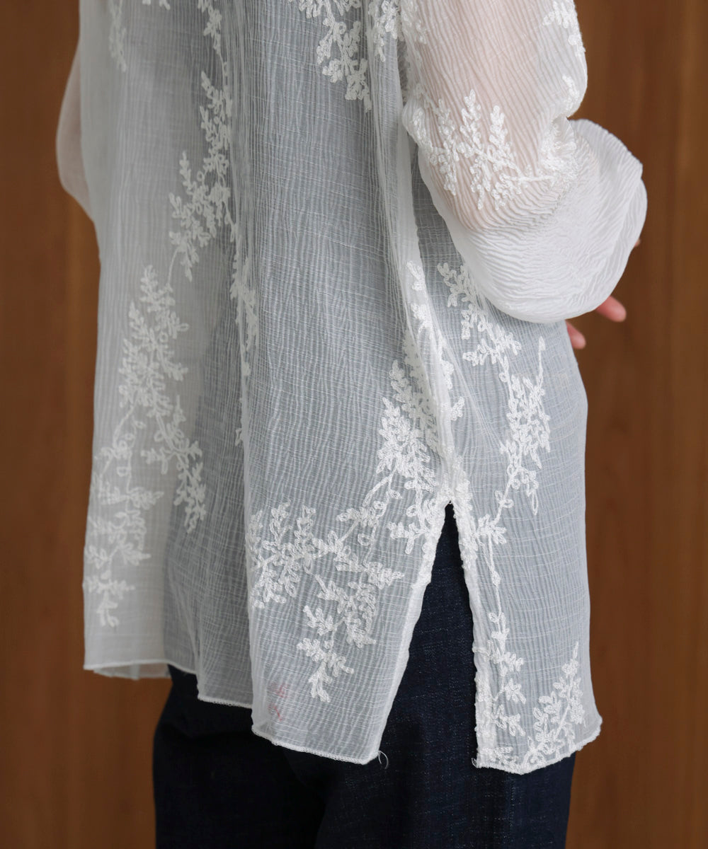 刺しゅうプルオーバー