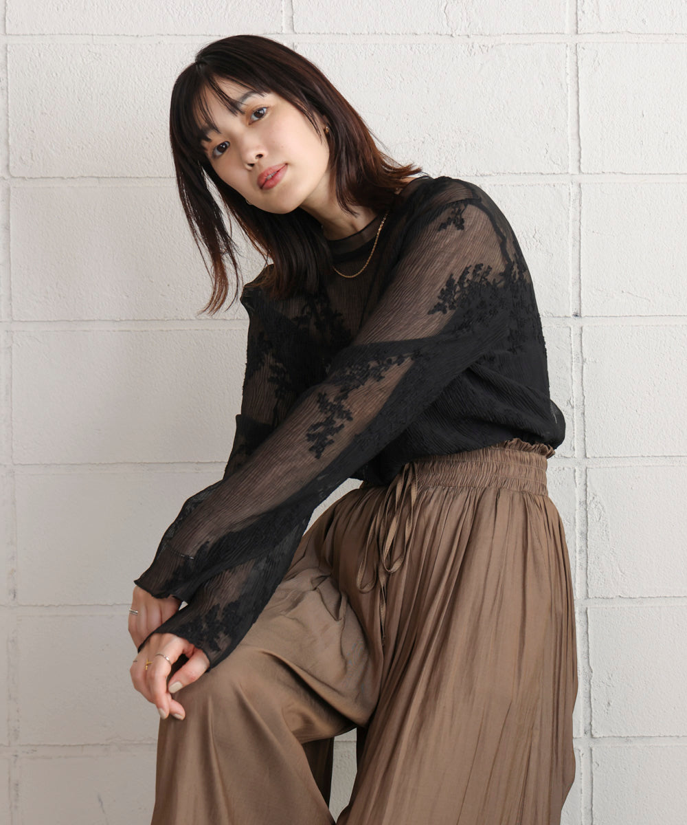 刺しゅうプルオーバー