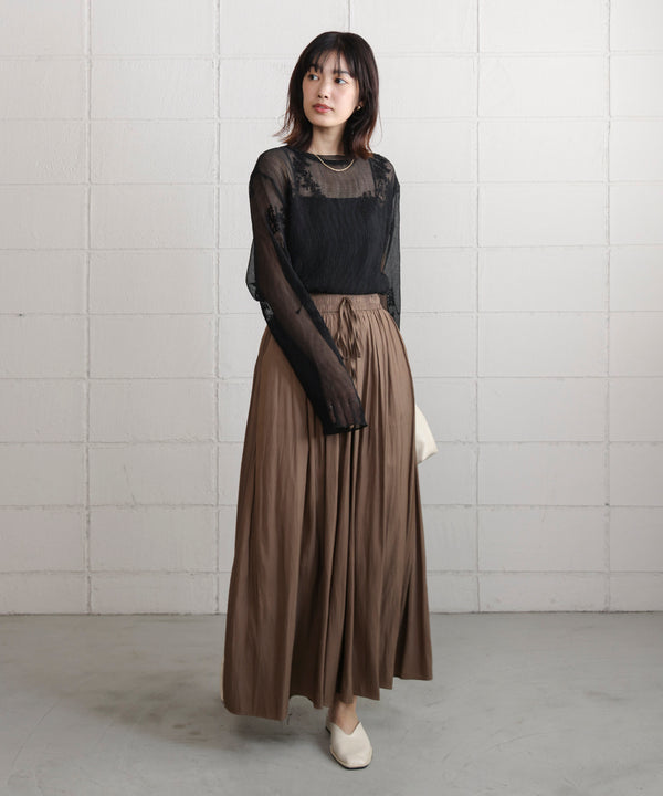 刺しゅうプルオーバー