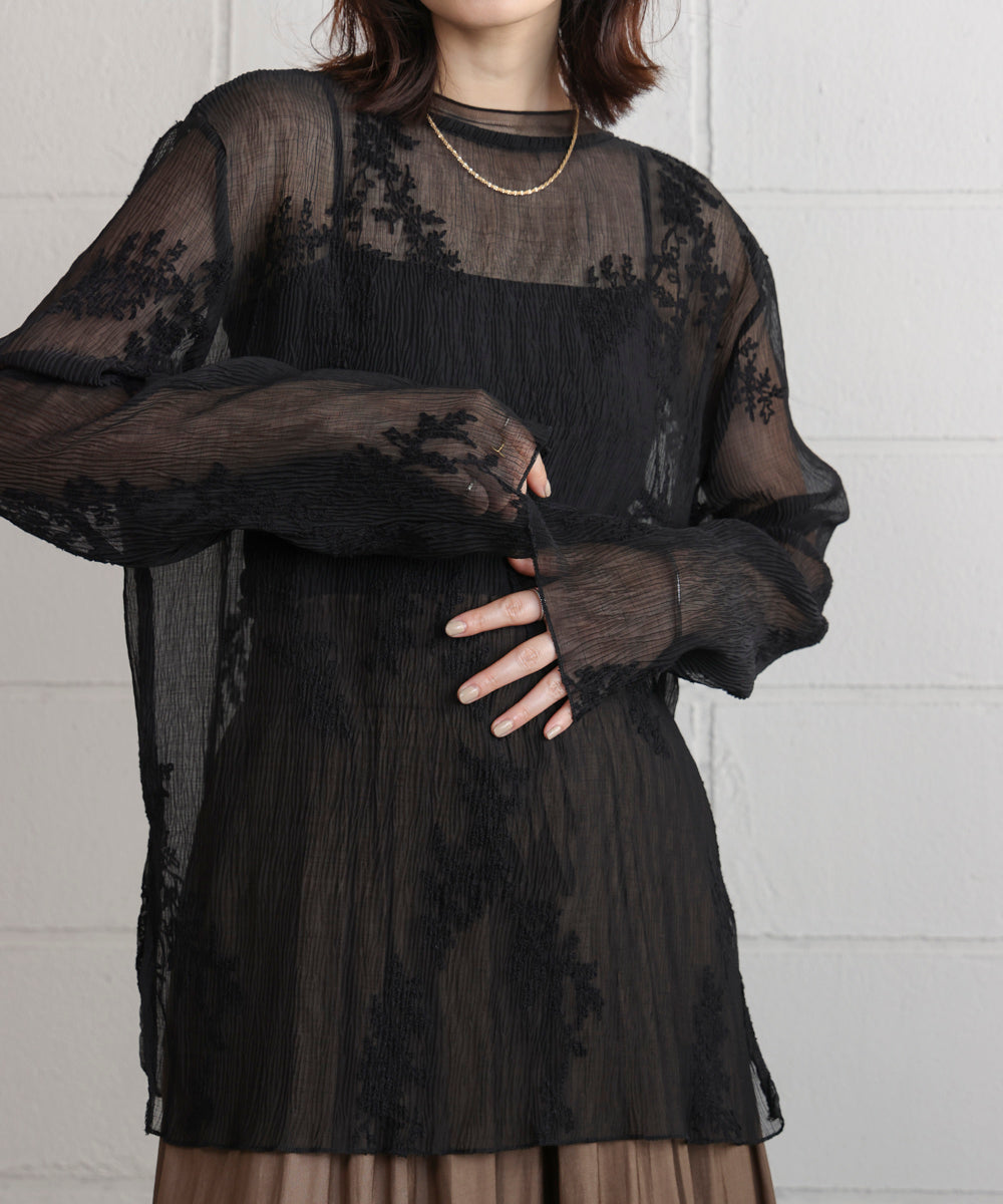 刺しゅうプルオーバー