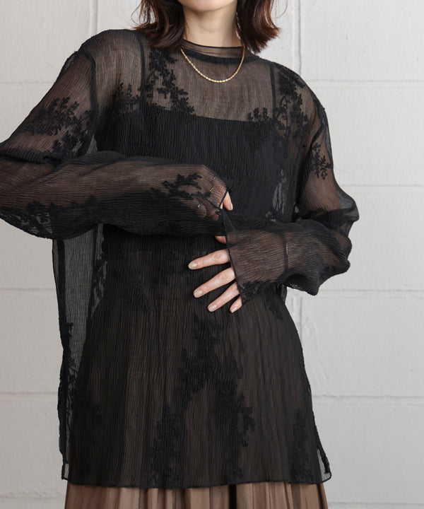 刺しゅうプルオーバー