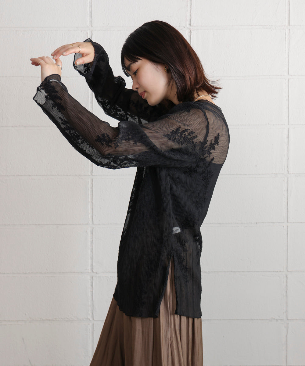 刺しゅうプルオーバー