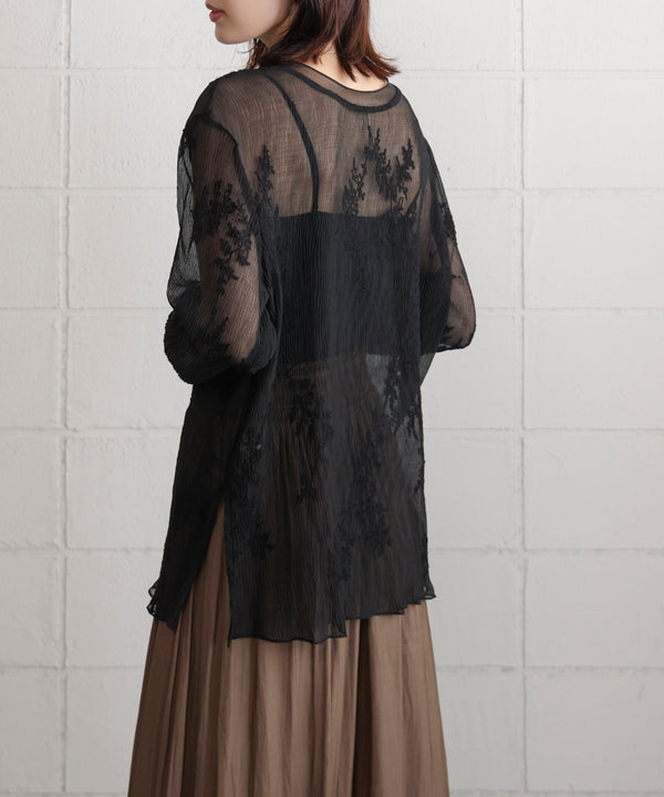 刺しゅうプルオーバー