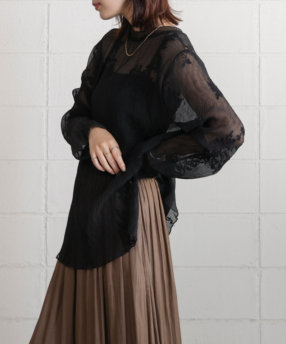 刺しゅうプルオーバー