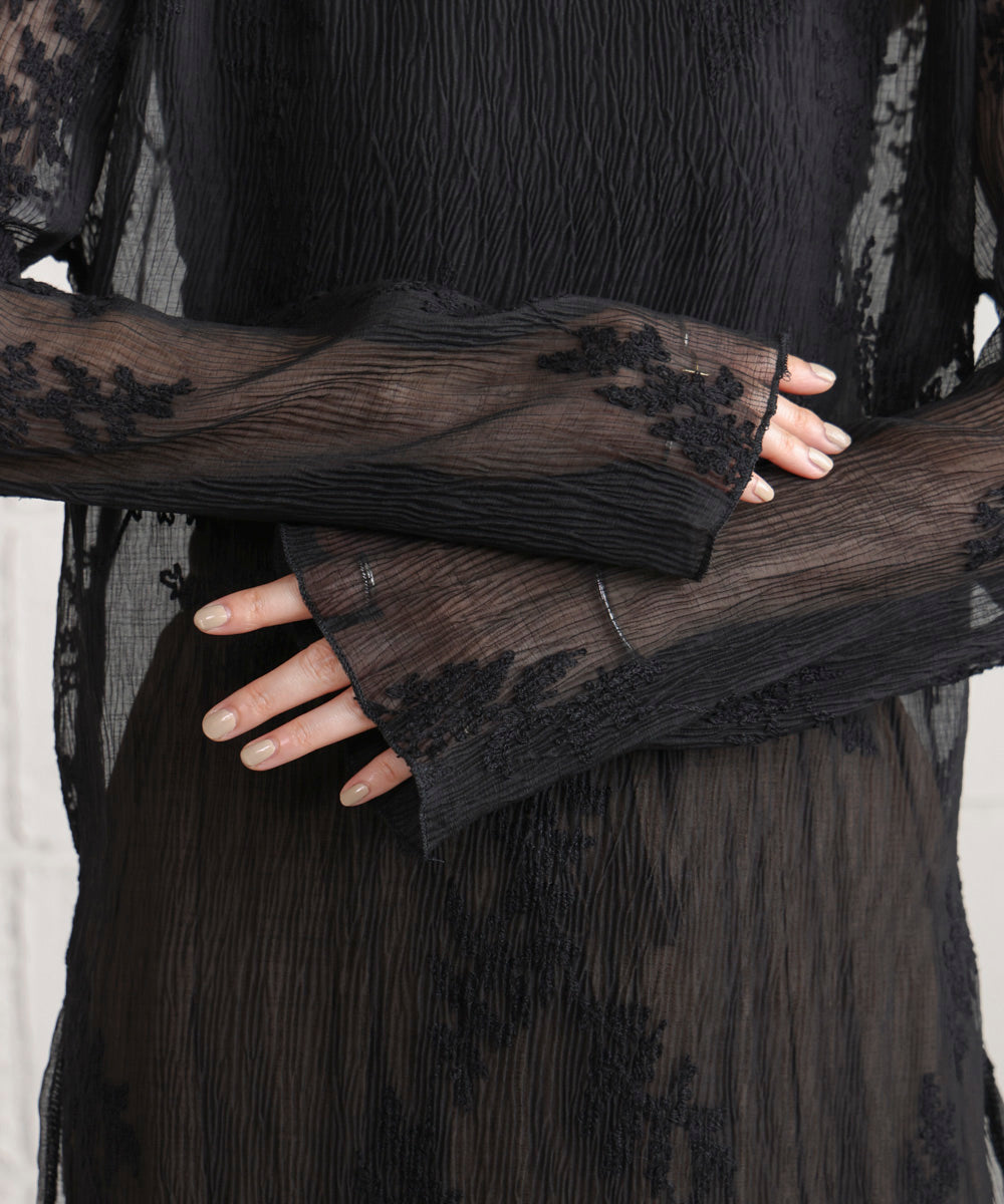 刺しゅうプルオーバー