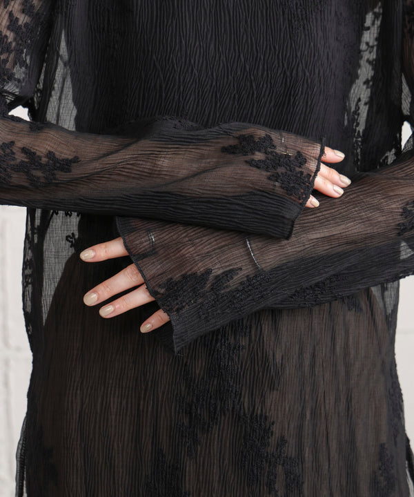 刺しゅうプルオーバー