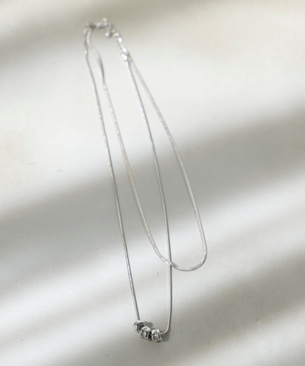 センターメタルループショートネックレス