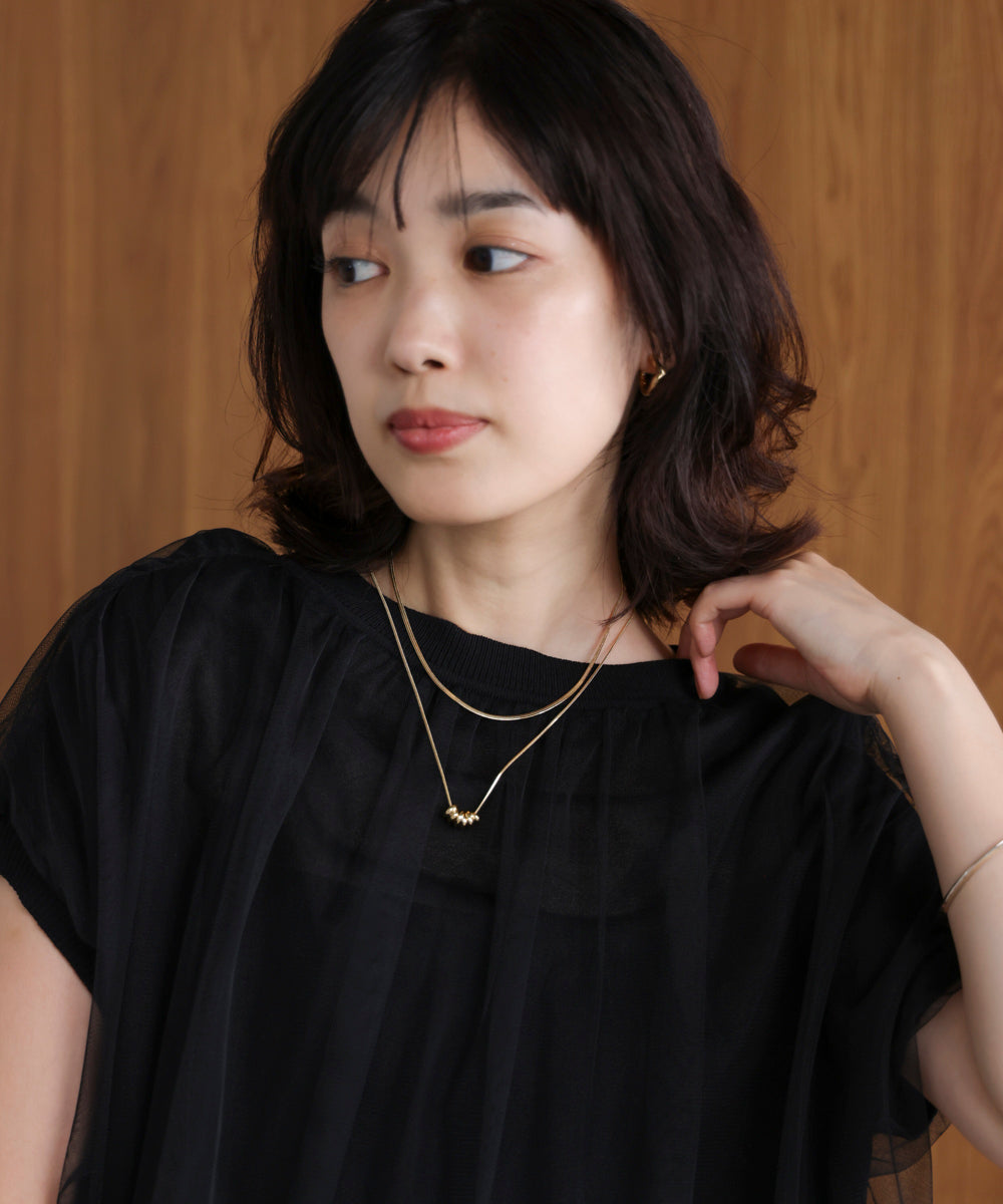 センターメタルループショートネックレス