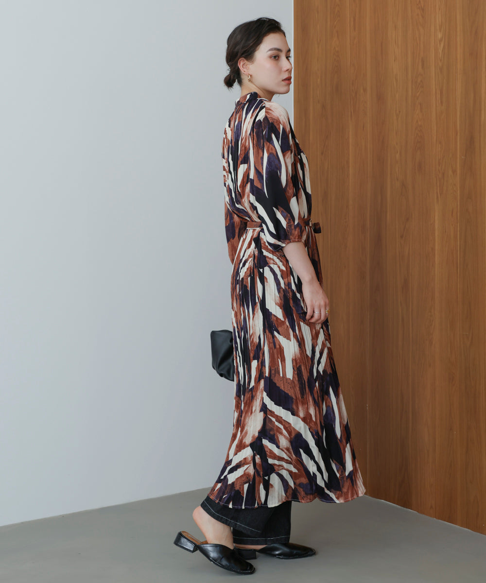 ニュアンスリーフ柄ワンピース