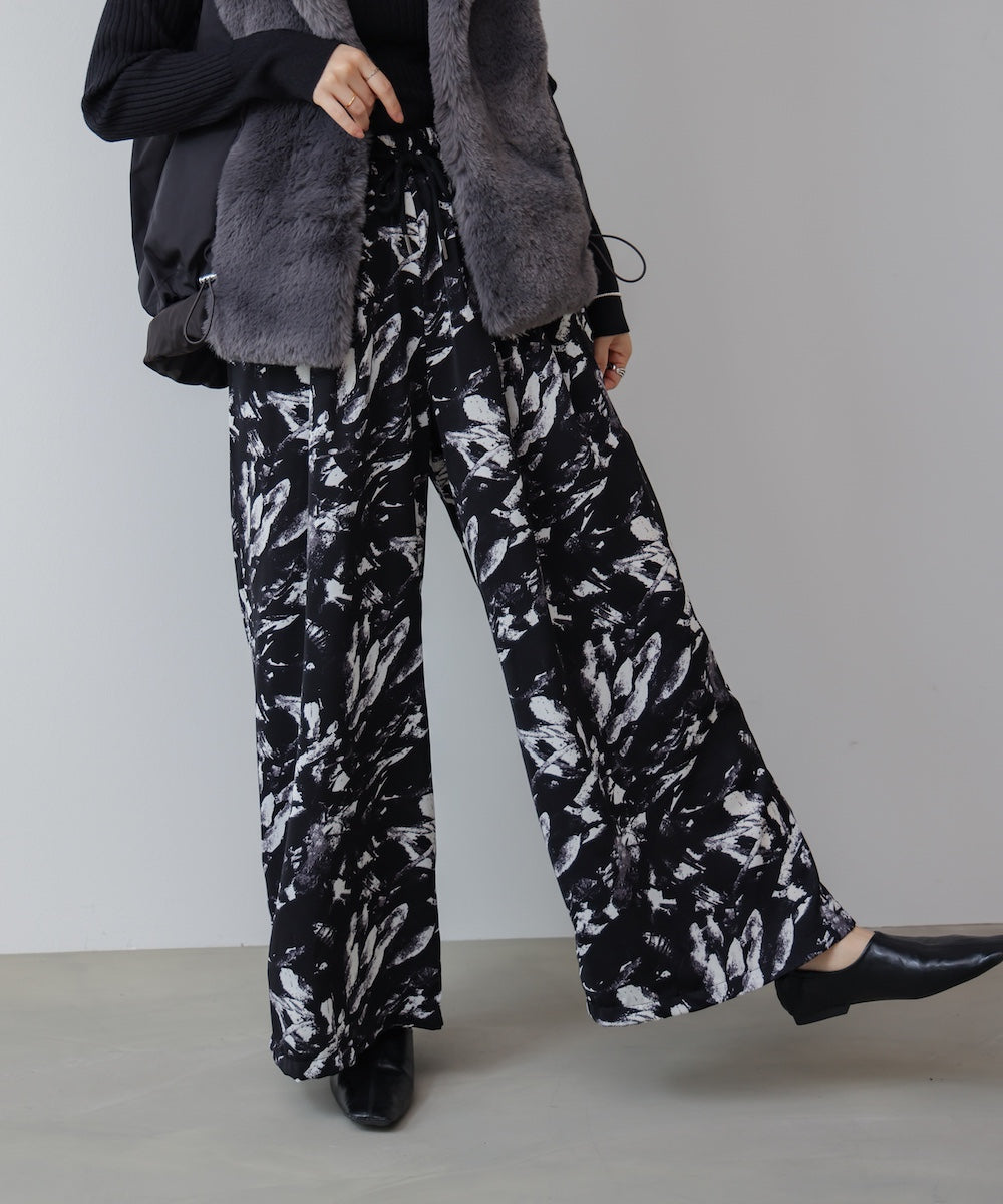 モノトーン柄パンツ