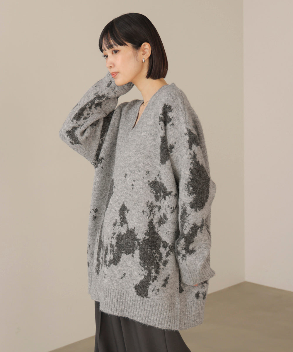 アブストラクト柄ニットプルオーバー