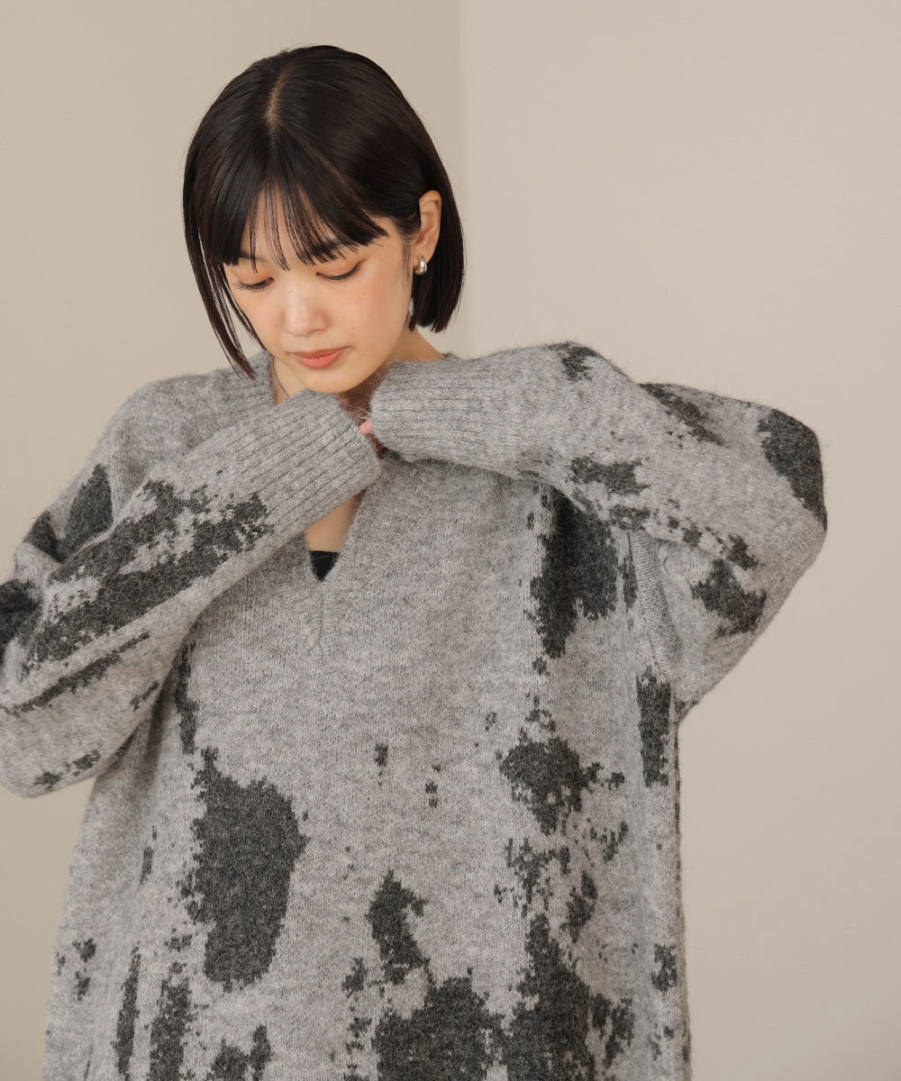アブストラクト柄ニットプルオーバー