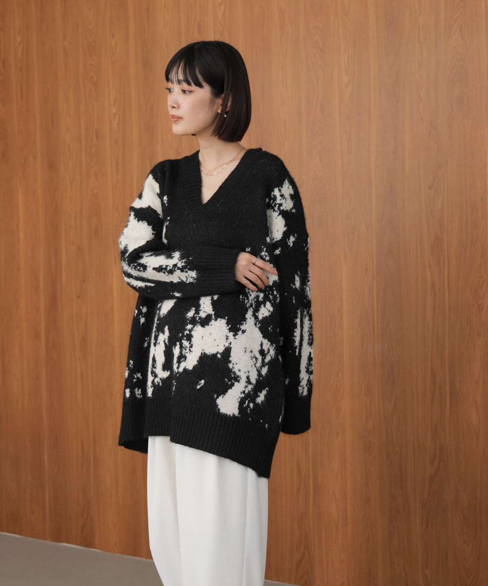 アブストラクト柄ニットプルオーバー