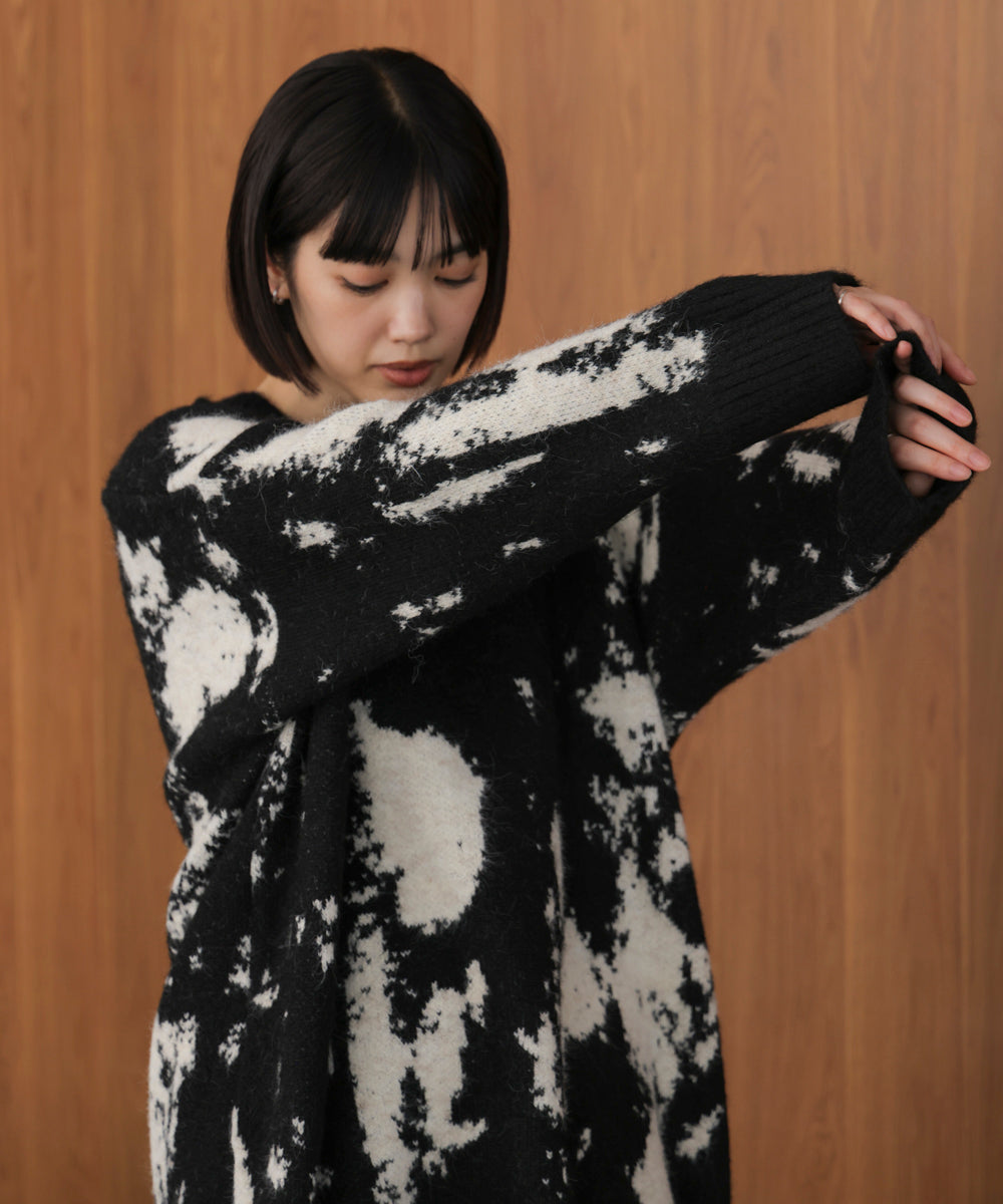 アブストラクト柄ニットプルオーバー