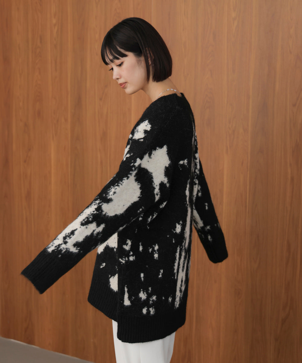 アブストラクト柄ニットプルオーバー