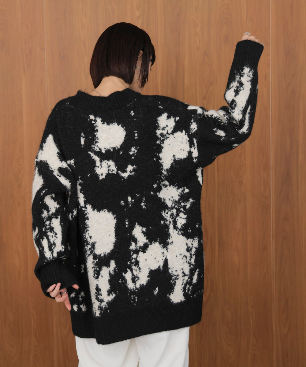 アブストラクト柄ニットプルオーバー