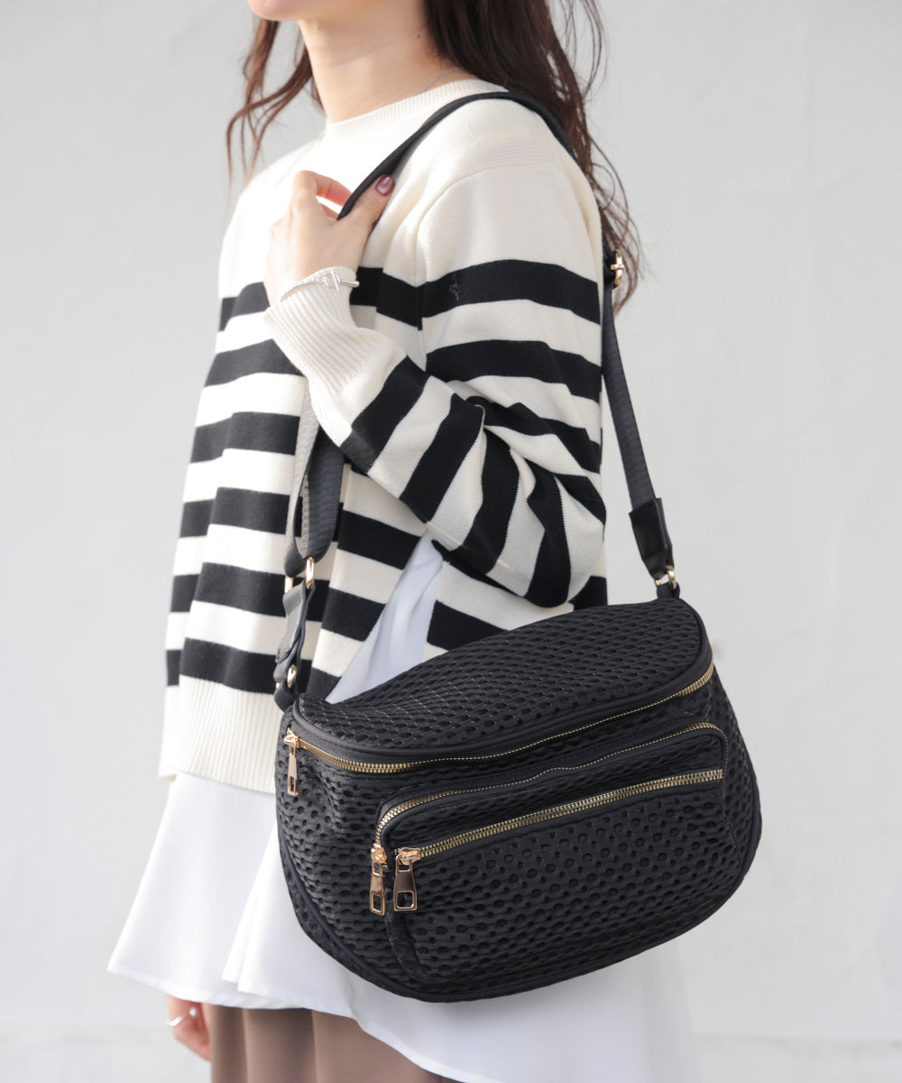 ドットメッシュボディバッグ