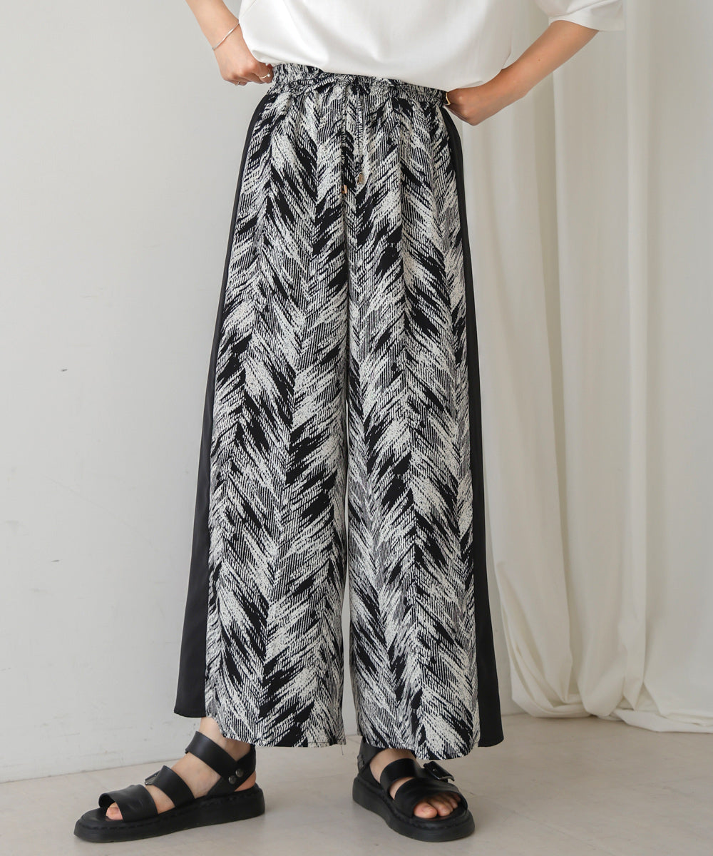 柄プリントパンツ